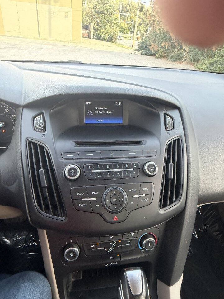 Used 2016 Ford Focus SE FWD image 14