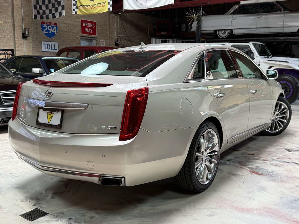 Used 2013 Cadillac XTS Platinum w/ Driver Assist Package FWD image 2