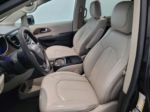 Used 2021 Chrysler Voyager Lxi FWD image 17