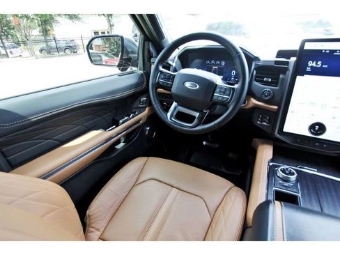 Used 2023 Ford Expedition Platinum RWD image 7