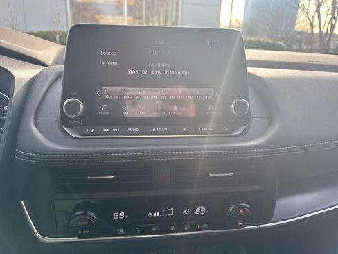 Certified 2023 Nissan Rogue SV image 7