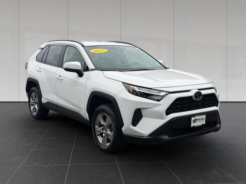 Used 2025 Toyota RAV4 XLE AWD/4WD image 7