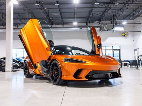 Used 2023 McLaren GT RWD image 3
