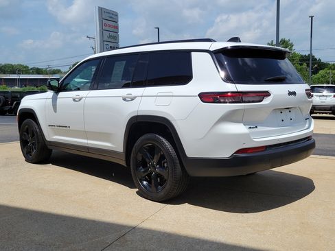 Used 2024 Jeep Grand Cherokee L Limited w/ Black Appearance Package AWD/4WD image 3