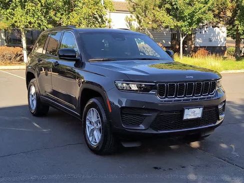 New 2025 Jeep Grand Cherokee Laredo X w/ Luxury Tech Group I image 3