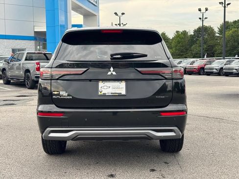 Used 2025 Mitsubishi Outlander AWD image 4