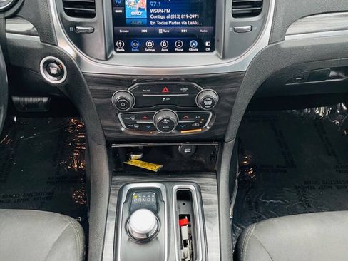 Used 2019 Chrysler 300 Touring w/ Chrome Appearance Package RWD image 18