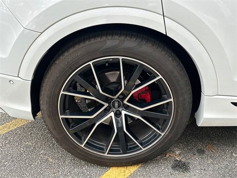 Used 2019 Audi Q8 Premium Plus w/ Premium Plus image 17