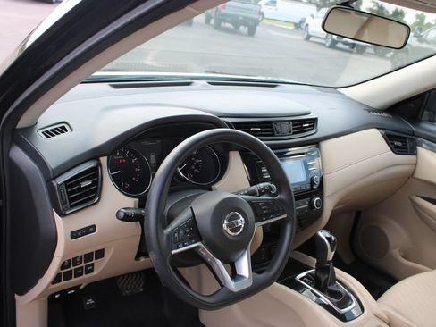 Used 2017 Nissan Rogue S FWD image 22