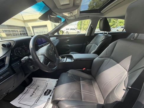 Used 2023 Lexus ES 300h w/ Accessory Package (Z2) FWD image 2