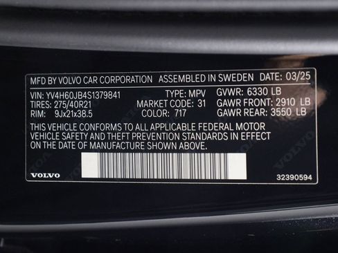 Certified 2025 Volvo XC90 T8 Plus AWD/4WD image 16
