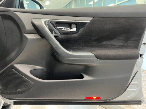 Used 2013 Nissan Altima 3.5 SV image 17