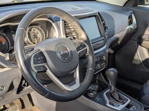 Used 2016 Jeep Cherokee Limited w/ Luxury Group image 10
