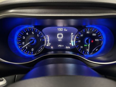 Used 2023 Chrysler Pacifica Touring-L FWD image 12