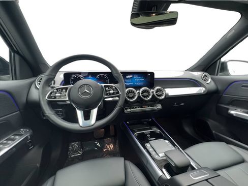 Used 2023 Mercedes-Benz EQB 300 4MATIC image 33