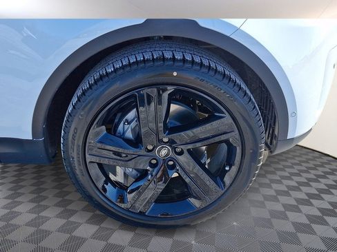 New 2026 Land Rover Discovery S image 7