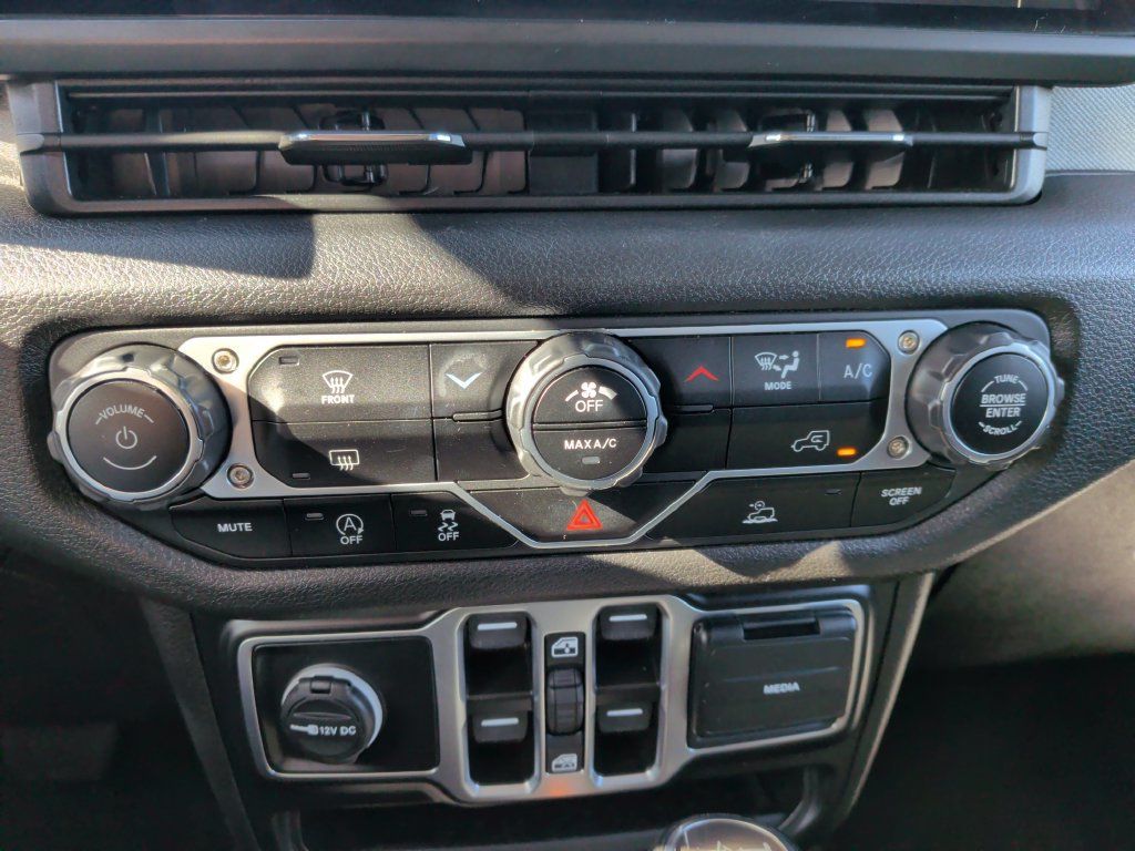 Used 2024 Jeep Wrangler Unlimited Sport AWD/4WD image 28