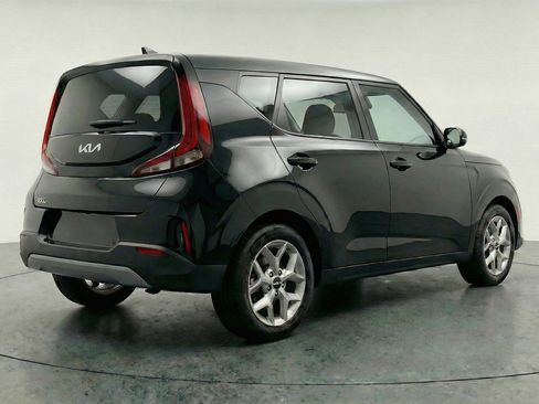 Used 2025 Kia Soul LX w/ LX Technology Package FWD image 9