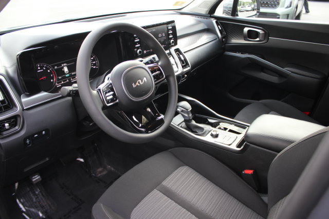 Used 2023 Kia Sorento LX AWD/4WD image 3