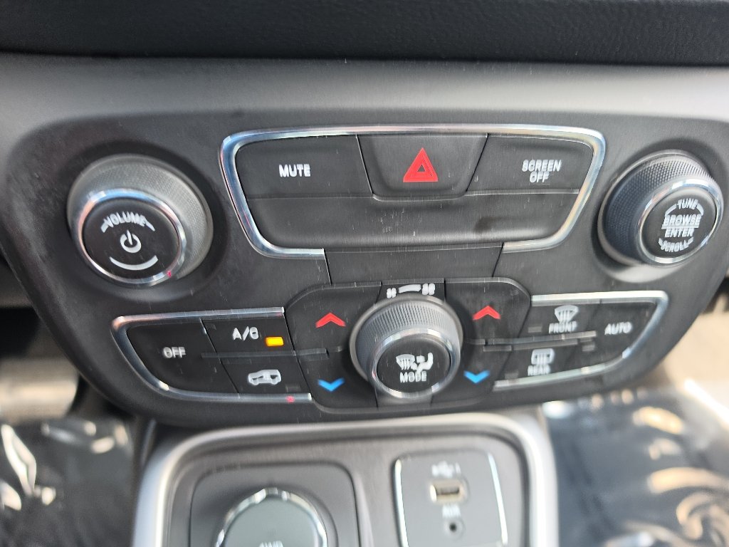 Used 2020 Jeep Compass Latitude w/ Cold Weather Group AWD/4WD image 26