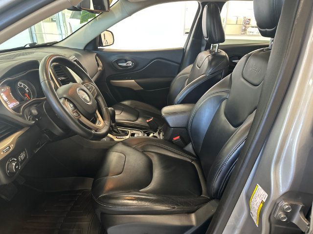 Used 2017 Jeep Cherokee Limited AWD/4WD image 23