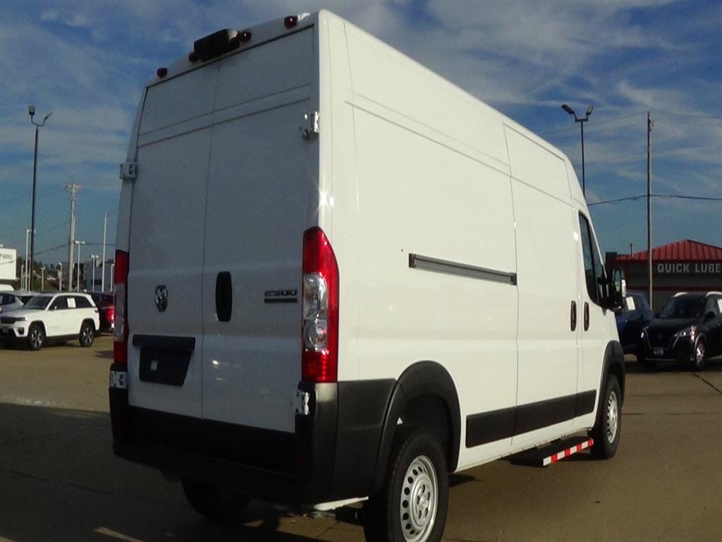 Used 2025 RAM ProMaster 2500 w/ Storage Group FWD image 6