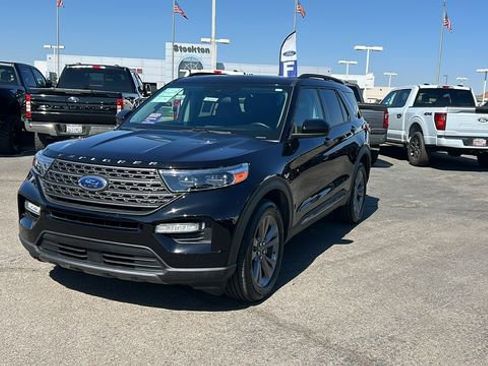 Used 2022 Ford Explorer XLT w/ Equipment Group 202A image 8