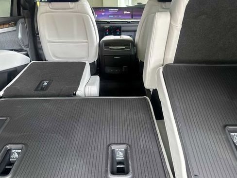 New 2026 Cadillac Escalade Platinum Sport w/ LPO, ONYX Package AWD/4WD image 16