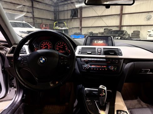 Used 2014 BMW 320i Sedan RWD image 28