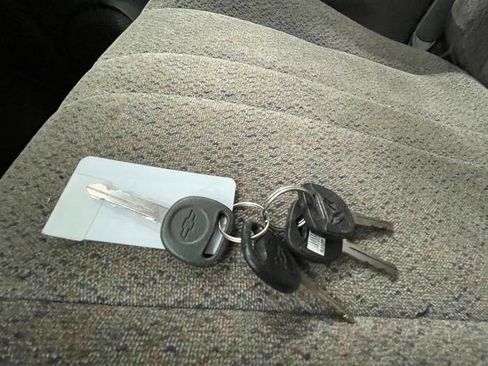 Used 1999 Chevrolet Astro AWD image 42