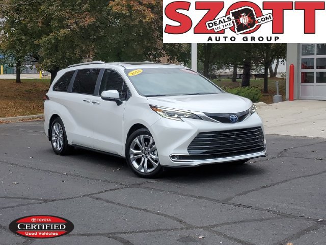 Used 2024 Toyota Sienna Platinum FWD image 1