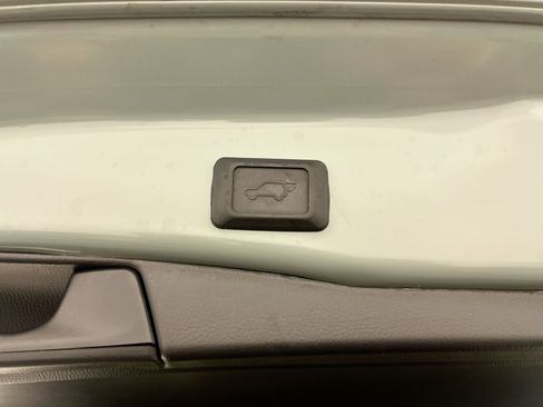 Used 2023 Toyota RAV4 XLE Premium image 28