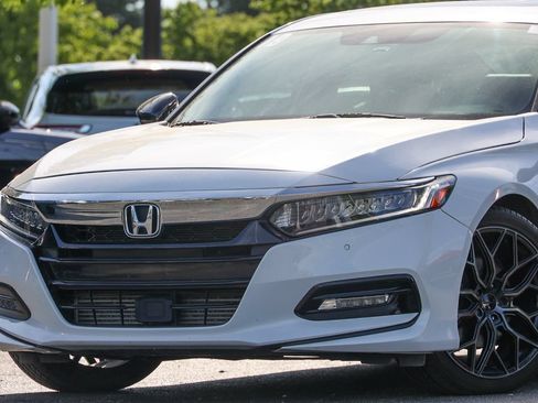 Used 2019 Honda Accord Touring image 15