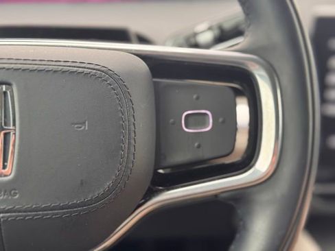 Used 2025 Lincoln Nautilus Premier image 11