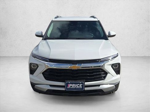 Used 2024 Chevrolet TrailBlazer LT FWD image 2