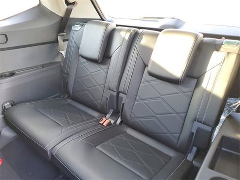 New 2025 Volkswagen Atlas SE image 11