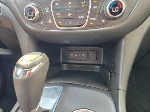 Used 2019 Chevrolet Equinox LT FWD image 26