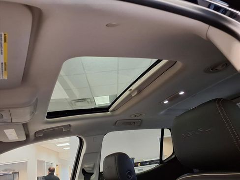 Used 2021 GMC Acadia Denali w/ Denali Technology Package image 24