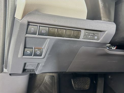 Certified 2021 Toyota Sienna Limited FWD image 11