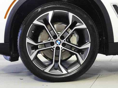 Certified 2023 BMW X5 sDrive40i w/ Parking Assistance Package RWD image 5