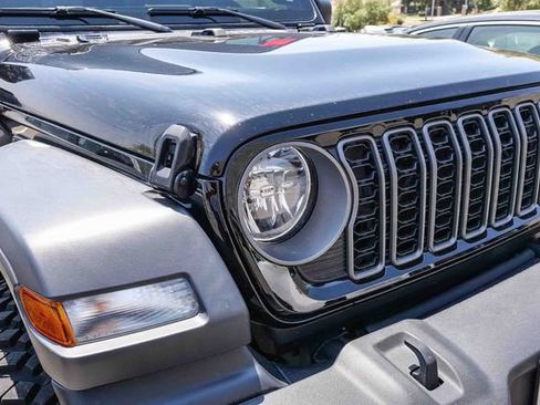Used 2025 Jeep Wrangler Unlimited Sport AWD/4WD image 3