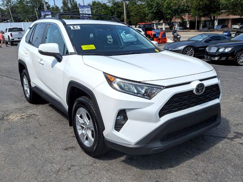 Used 2019 Toyota RAV4 XLE w/ Convenience Package image 5