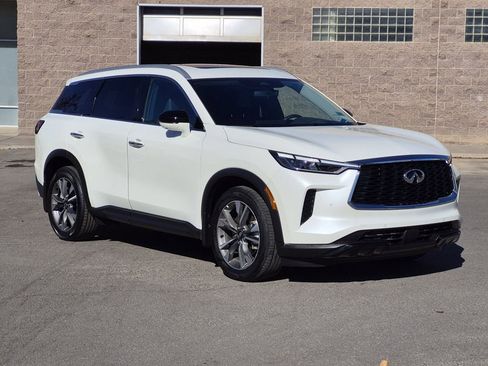 Certified 2025 INFINITI QX60 Luxe w/ Vision Package image 2