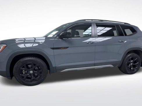 Used 2024 Volkswagen Atlas Peak Edition SE AWD/4WD image 4