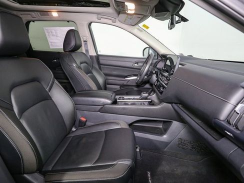 Used 2023 Nissan Pathfinder SL w/ SL Premium Package image 16