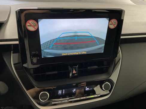 Used 2025 Toyota Corolla LE image 3