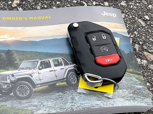 Used 2023 Jeep Wrangler Unlimited Sahara AWD/4WD image 10