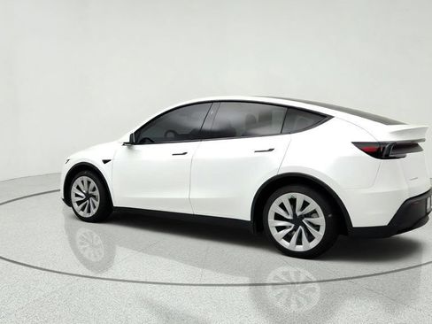 Used 2026 Tesla Model Y AWD image 7