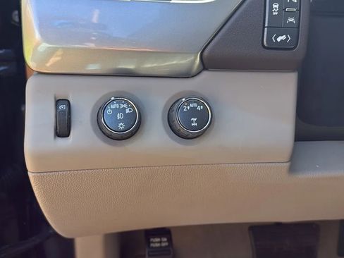 Used 2019 Chevrolet Tahoe LT w/ LT Signature Package image 21