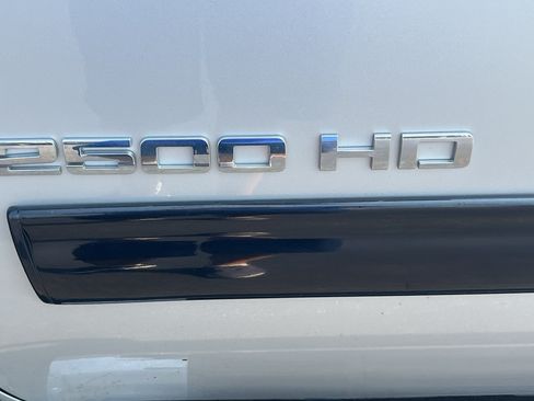 Used 2011 GMC Sierra 2500 SLT w/ SLT Convenience Package AWD/4WD image 5